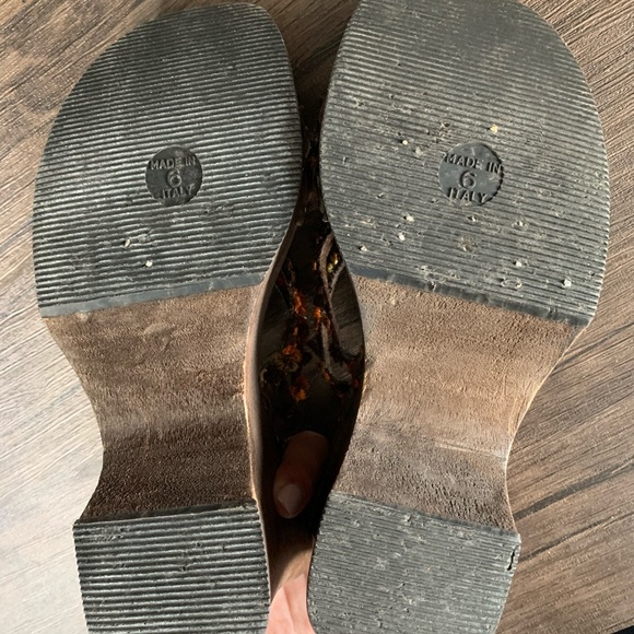 GUESS Vintage Floral Wood Block Wedges - Picture 5 of 5